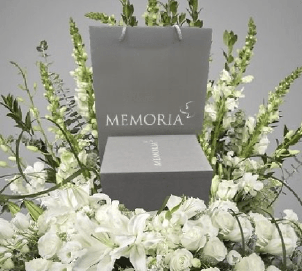 Delivery of ashes in a memorial box